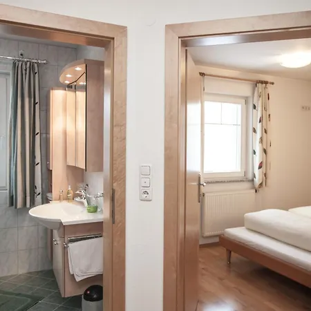 Gaestehaus Wiesengrund & Sporer Inn Mayrhofen